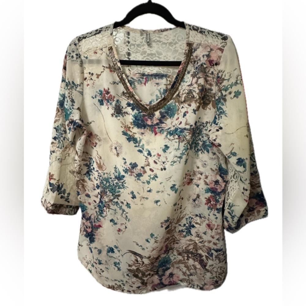 Lee Cooper Mixed Media Floral & Lace Beaded V-Neck Women's Top